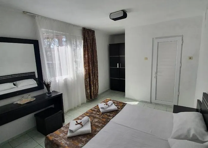 Tami Костинешти