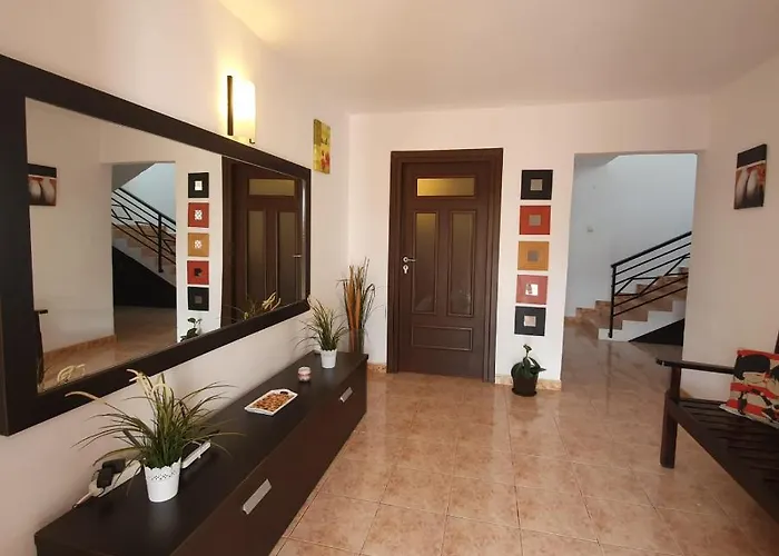 Tami Костинешти