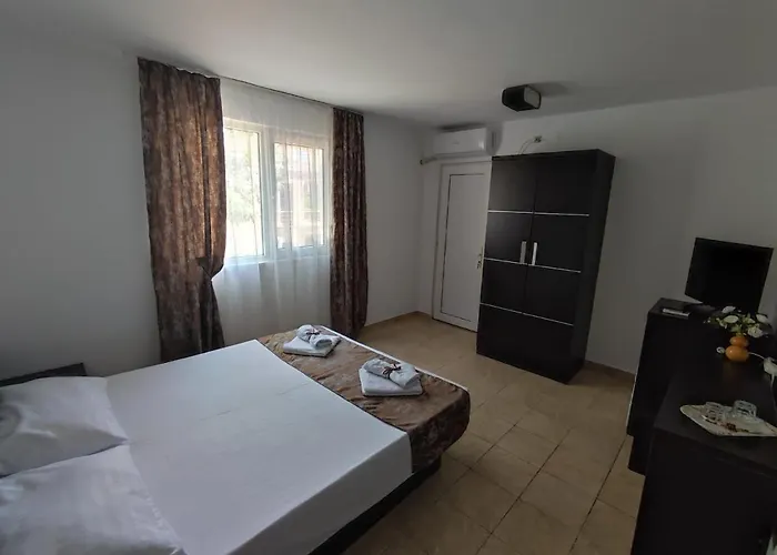 Tami Костинешти