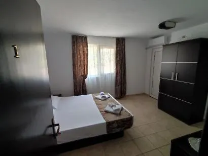 Проживание в семье Tami Костинешти