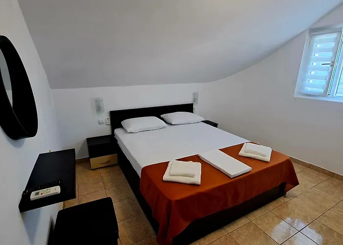 Tami Проживание в семье Костинешти