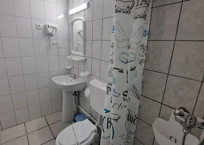 Tami Костинешти