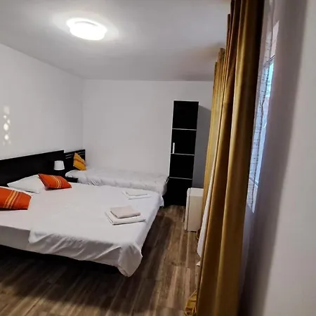 Tami Gazde/Camere de închiriat