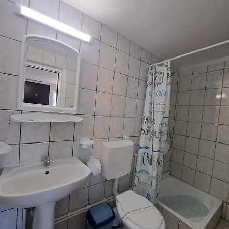 Tami Gazde/Camere de închiriat